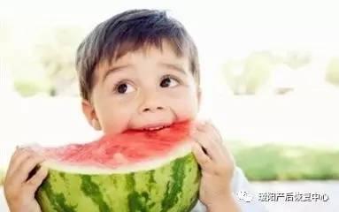 娱乐吃瓜小男孩小说,吃瓜小男孩的逆袭之路